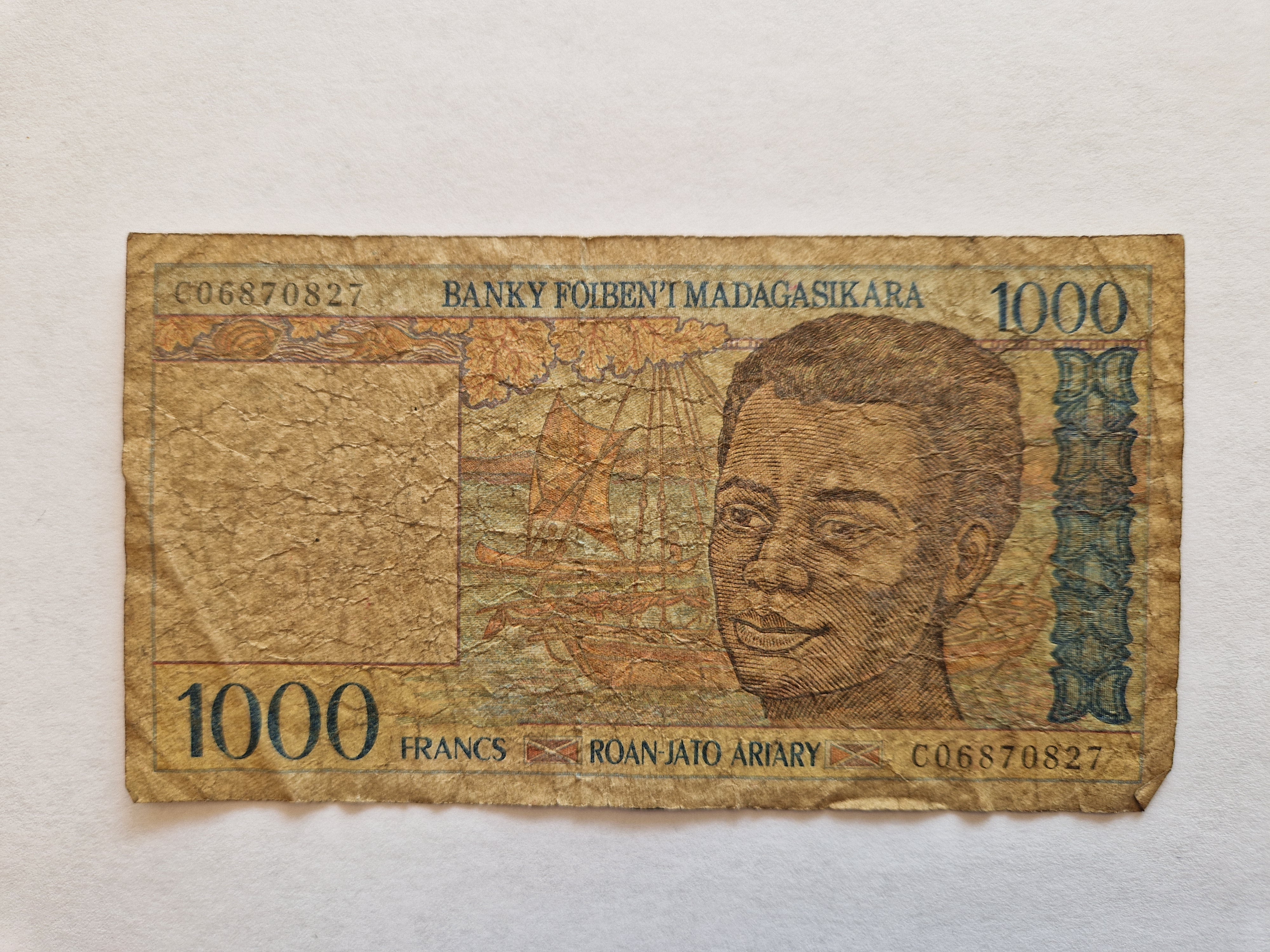 1000 Francs Madagascar - Meget slidt