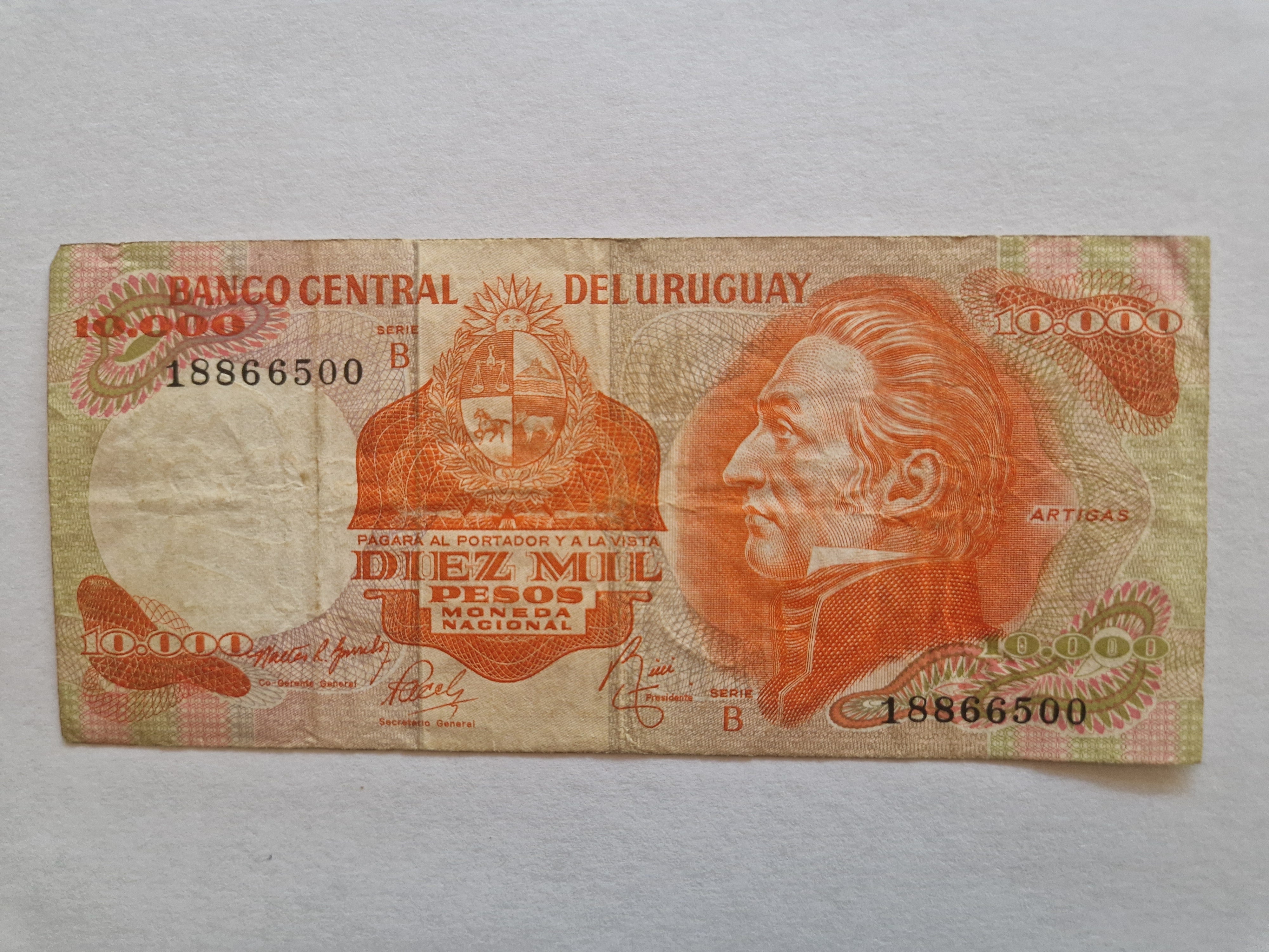 10000 Pesos Uruguay