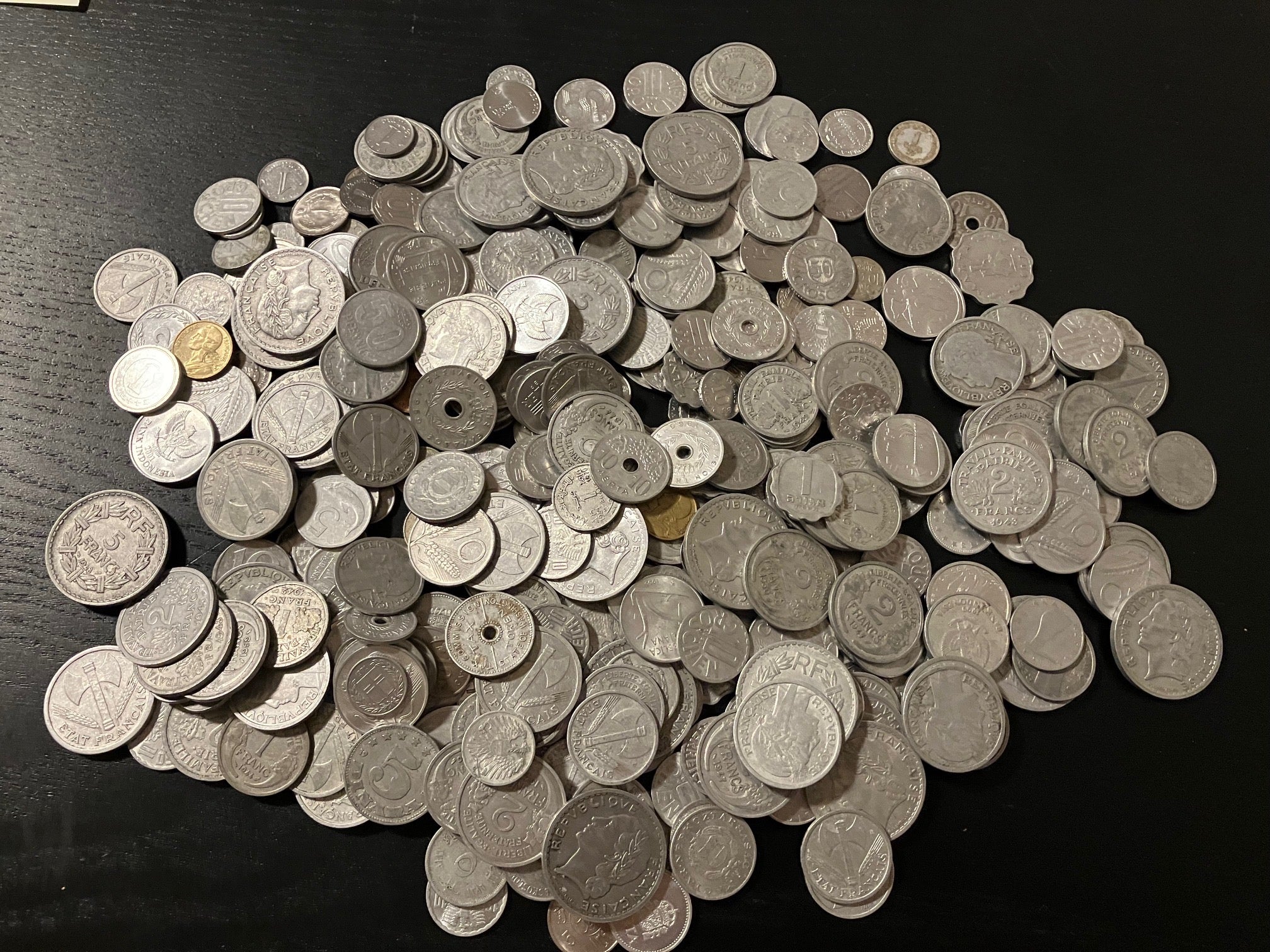 400 stk blandede mønter fra hele verden