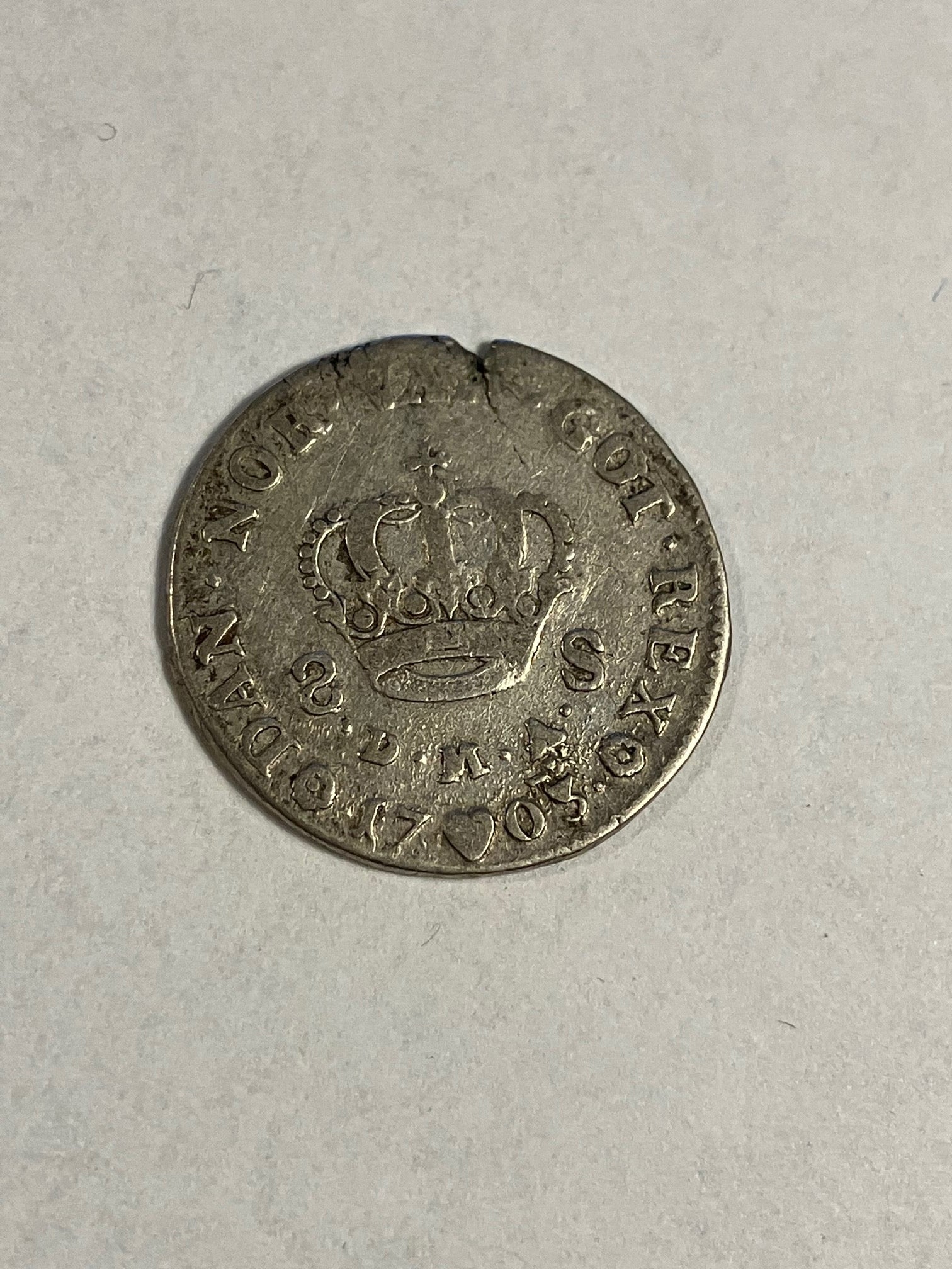 8 Skilling 1703 - Dårlig stand