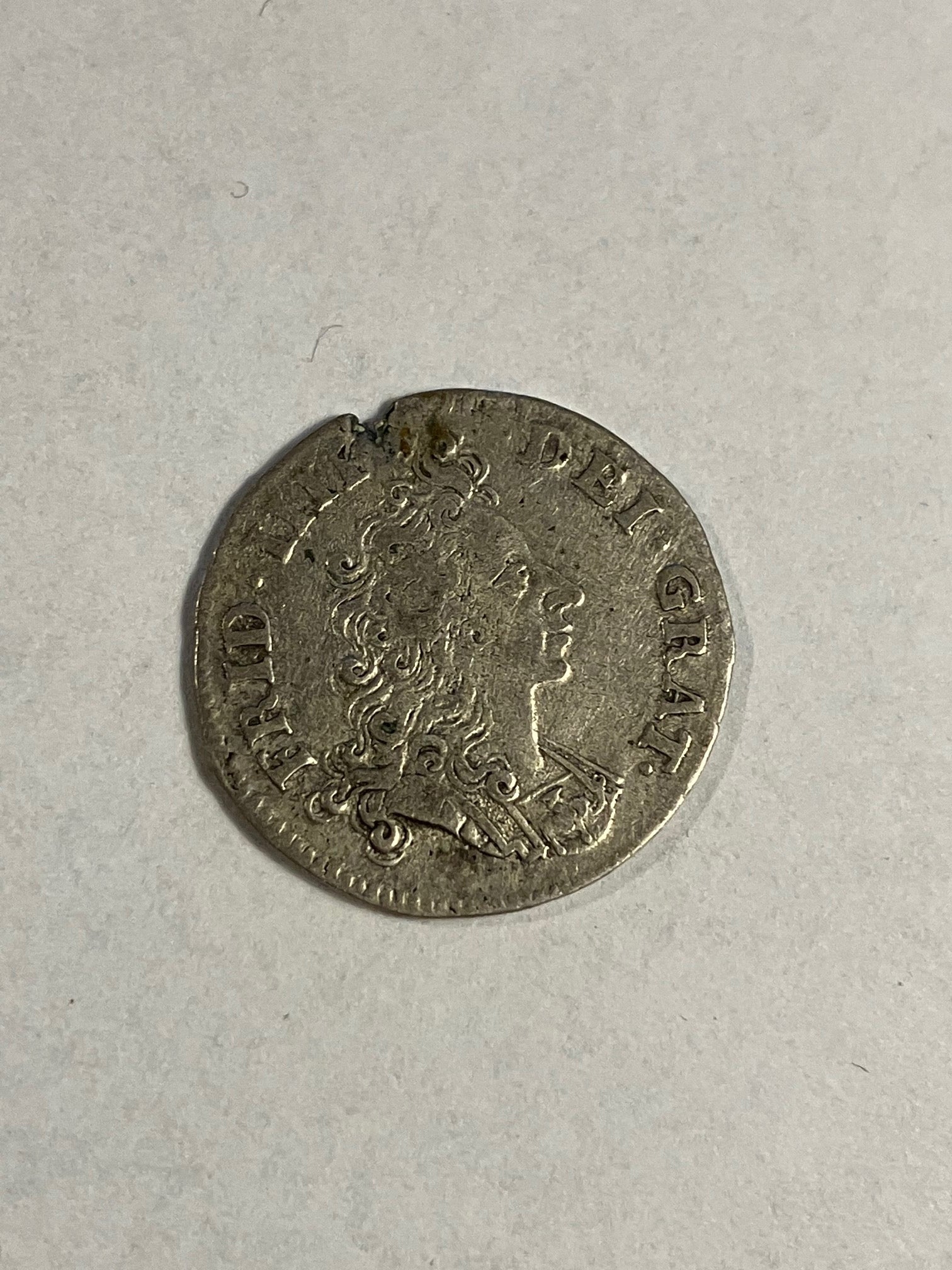 8 Skilling 1703 - Dårlig stand