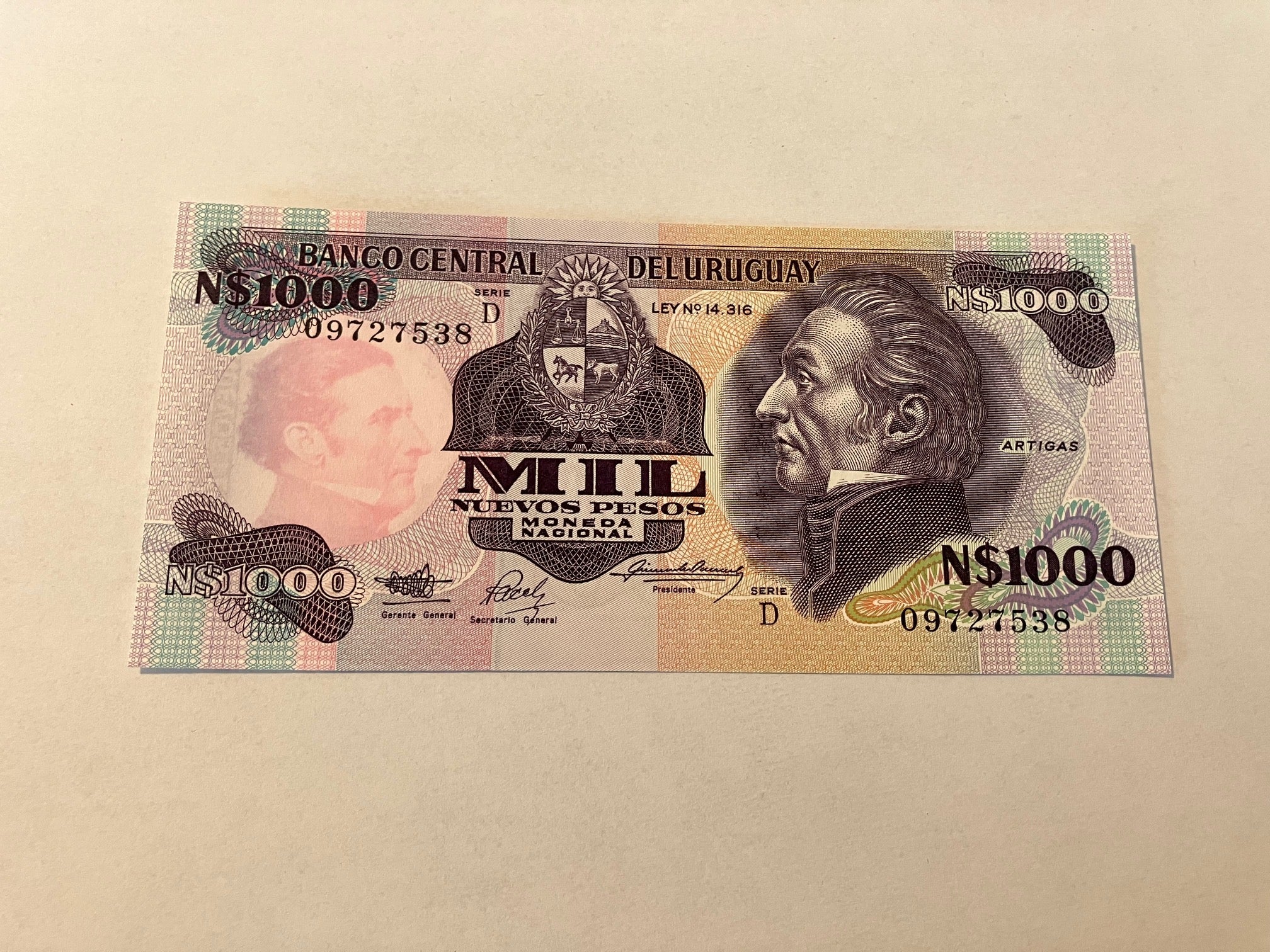 1000 Nuevos Pesos Uruguay