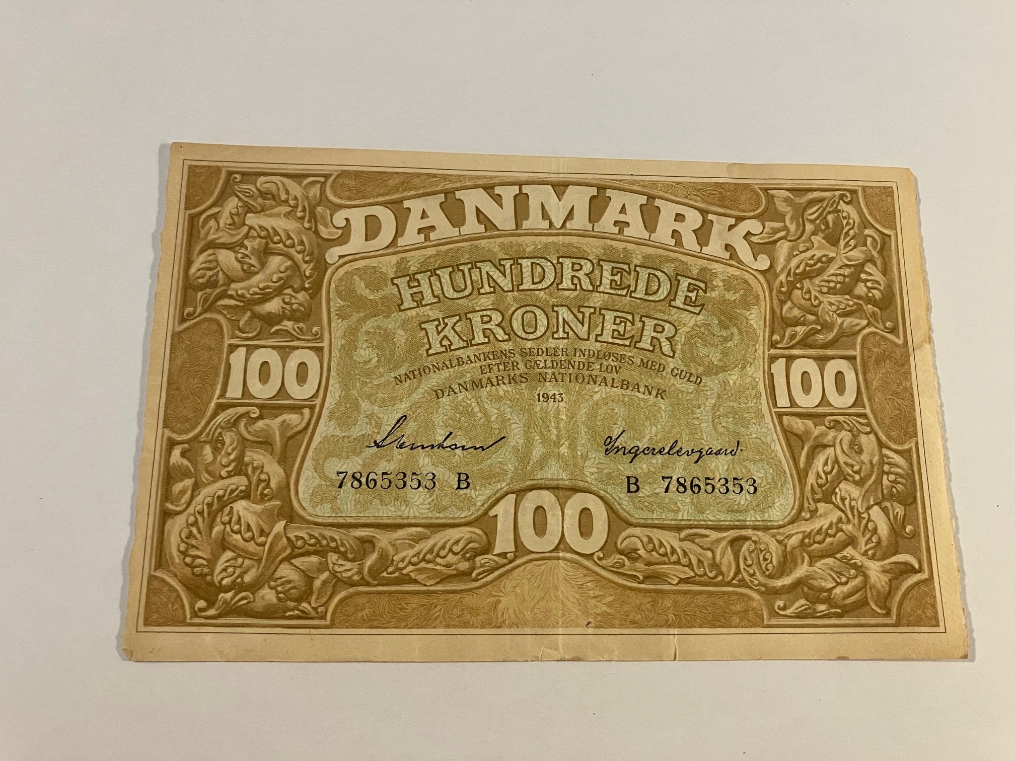 100 Kroner 1943 B Danmark - Mindre hul nedert samt rift