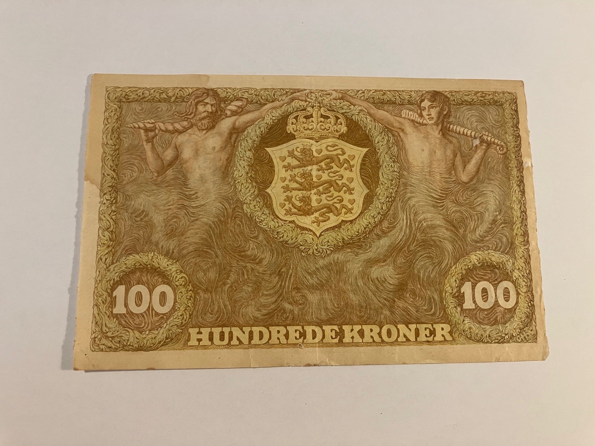 100 Kroner 1943 B Danmark - Mindre hul nedert samt rift