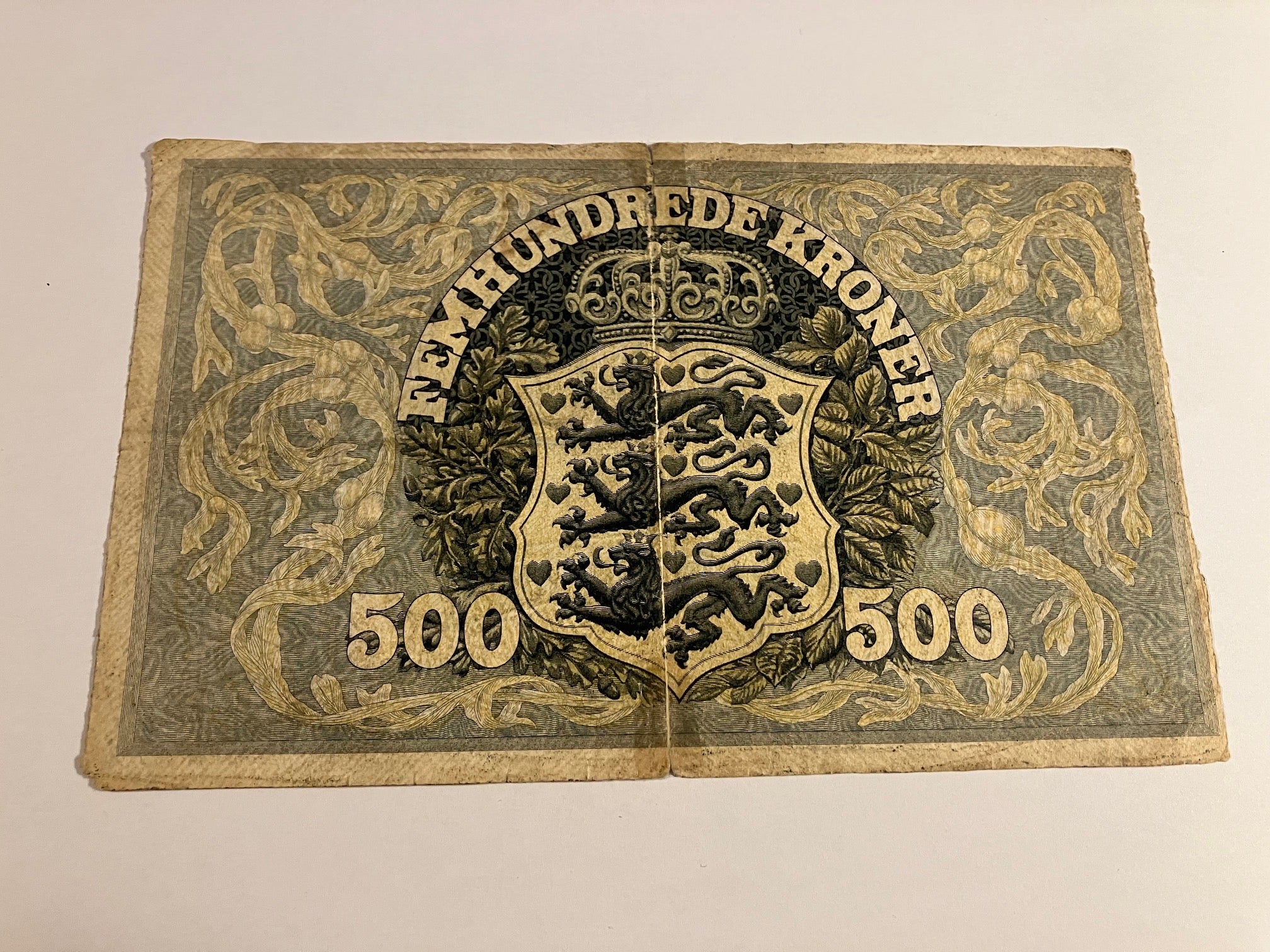 500 Kroner 1939 - Taperester på bagside - Lille hul i midten