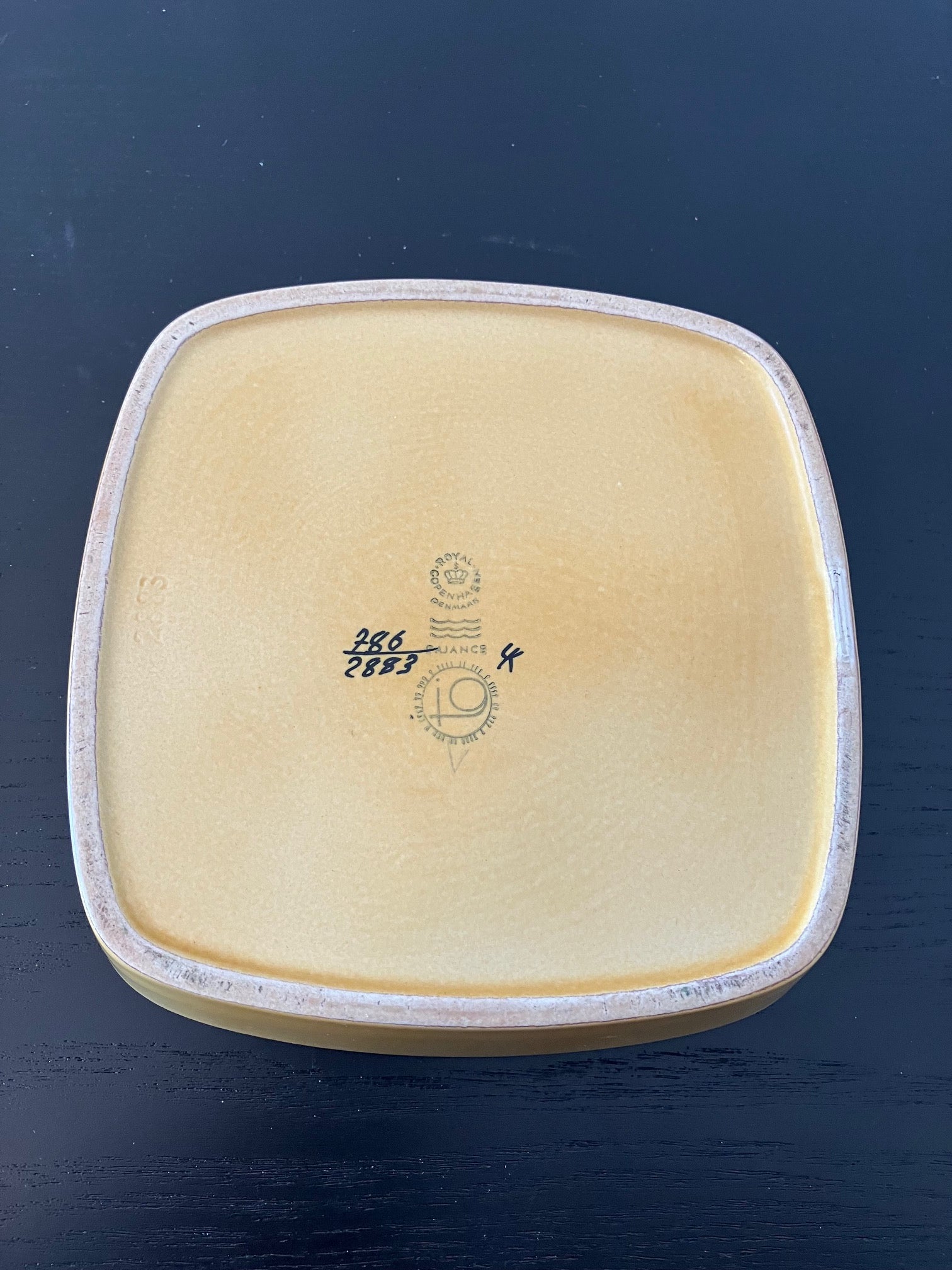 Royal Copenhagen nr. 786 / 2883 Fajance fad