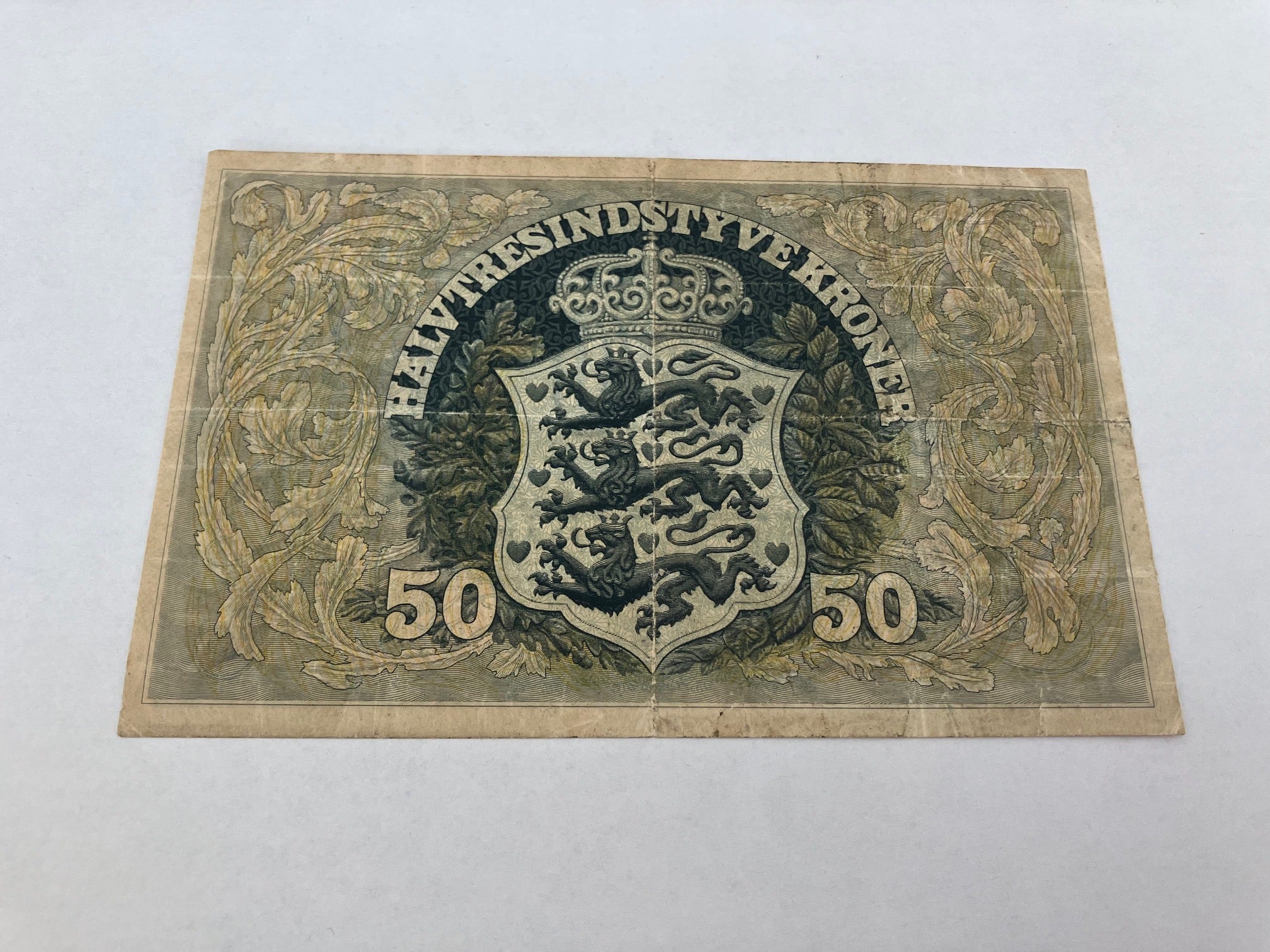 50 Kroner 1942 C - Folder og slid nederst