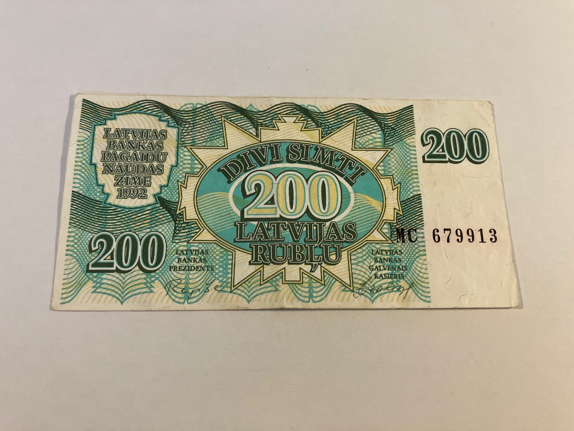 200 Rublu Latvia